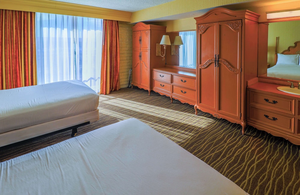 Studio6 Phoenix, AZ – Sky Harbor 6/18