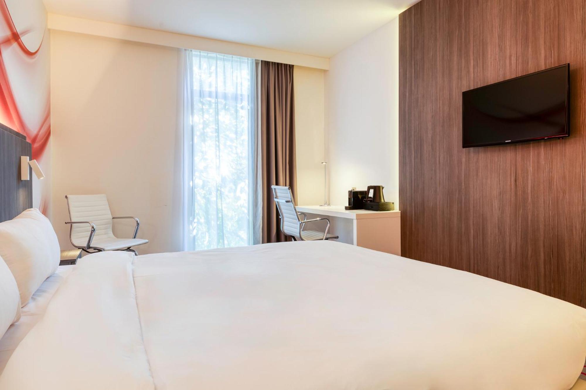 غرفة سوبيريور بسرير كينج، B&B HOTEL Mons Centre 5/10