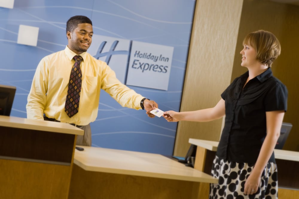 Holiday Inn Express Suites Alexandria Fort Belvoir 31/73
