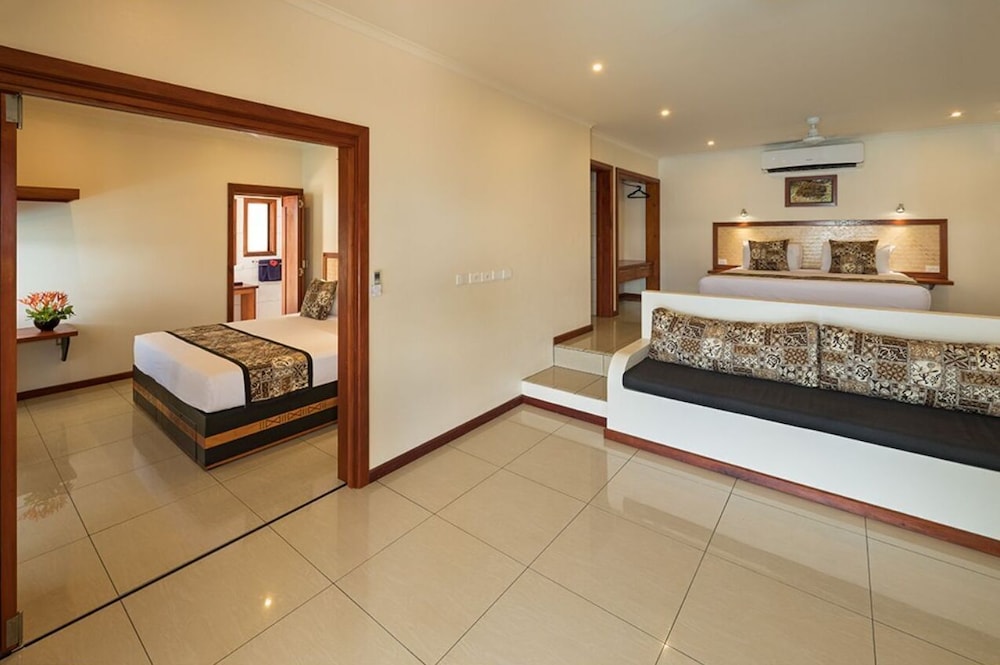 Volivoli Beach Resort 50/50