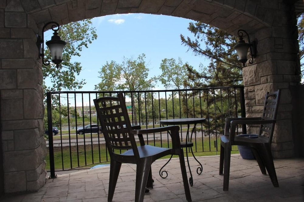 Westmount River Inn 34/48