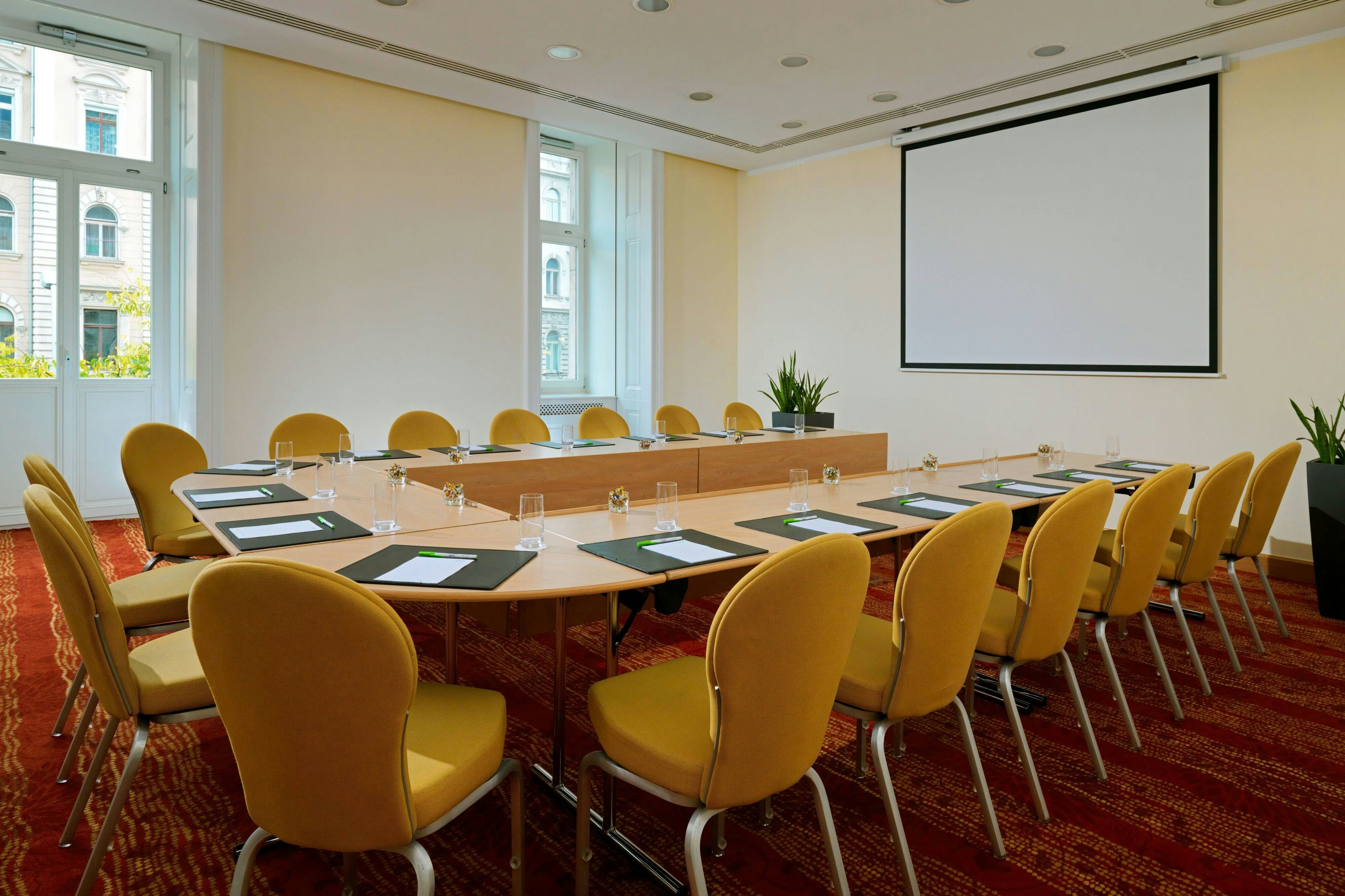 Courtyard By Marriott Budapest City Center Hotel 42/45