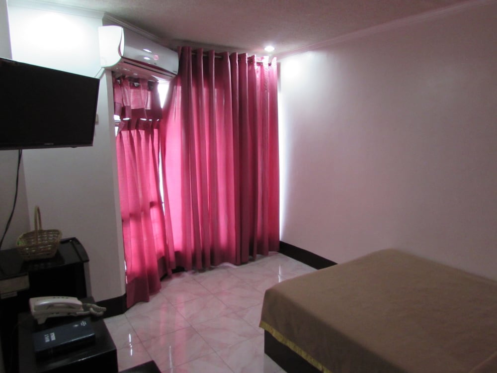 Oyster Plaza Hotel 31/37