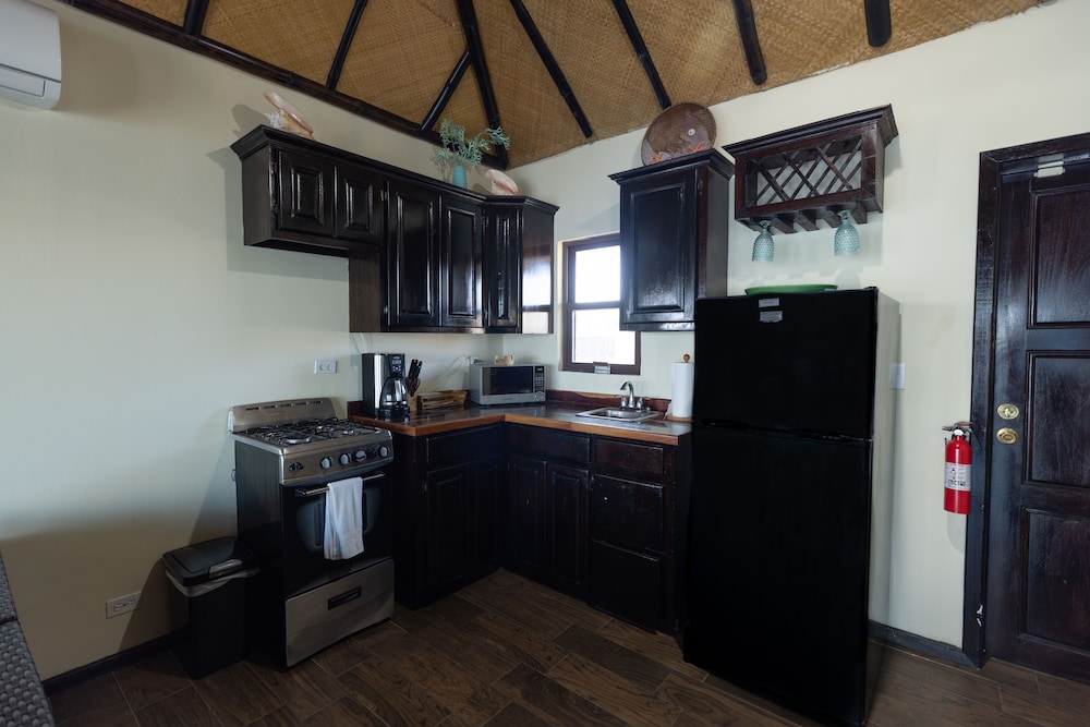 Lina Point Belize Overwater Resort 66/78