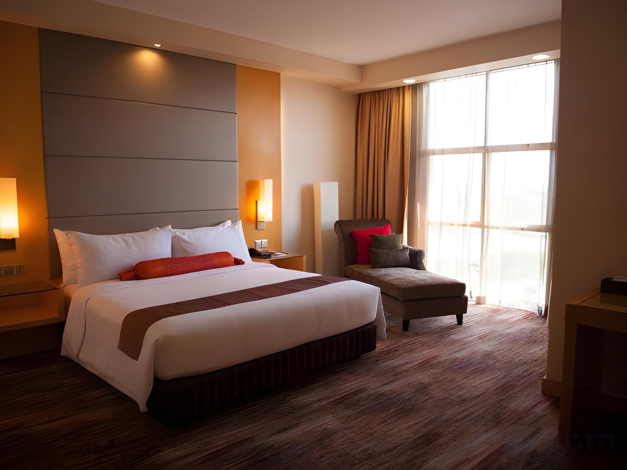 PREMIER, SUITE, KING BED, CITY VIEW