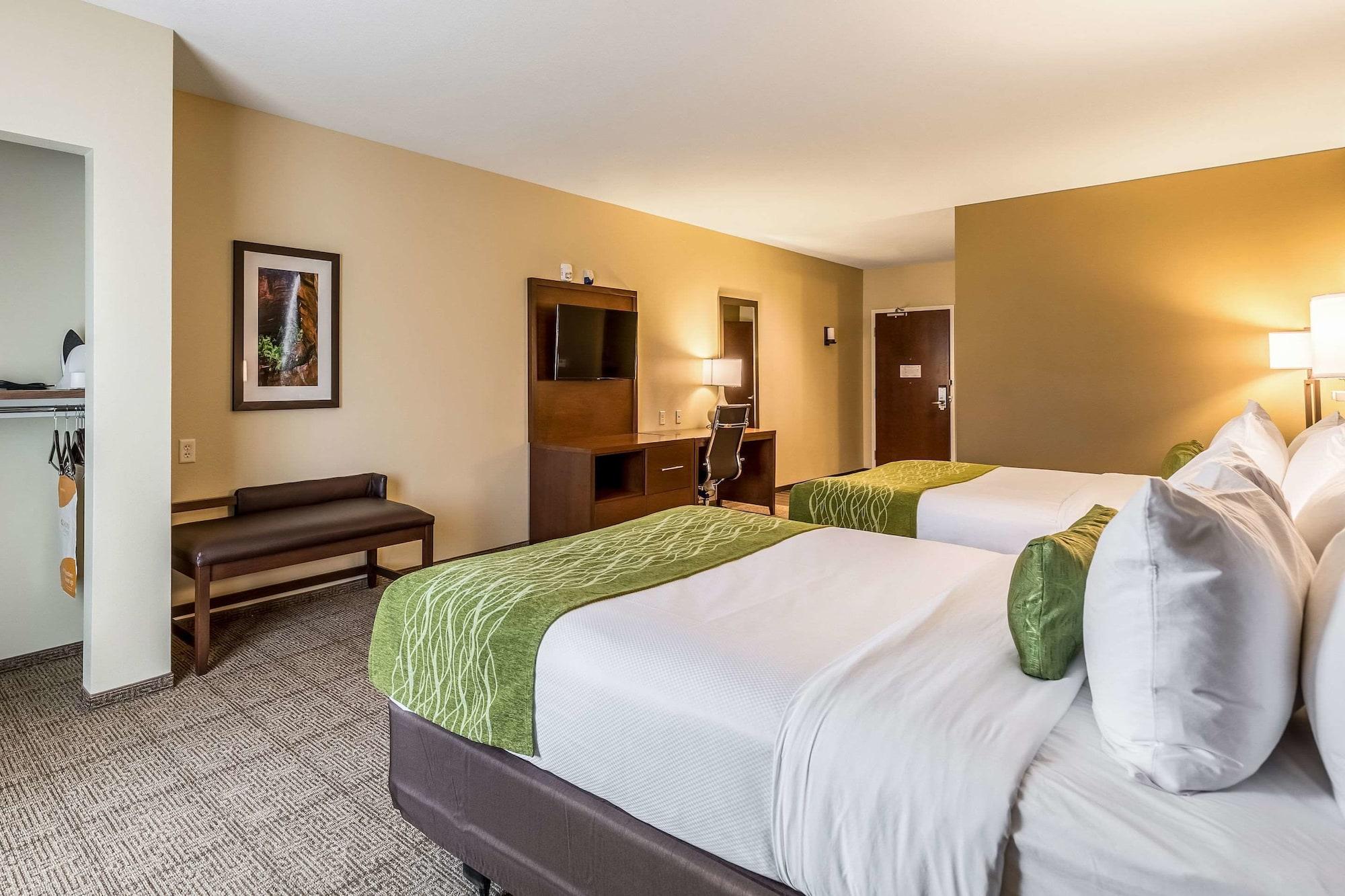 Suite, Multiple Beds 3/10