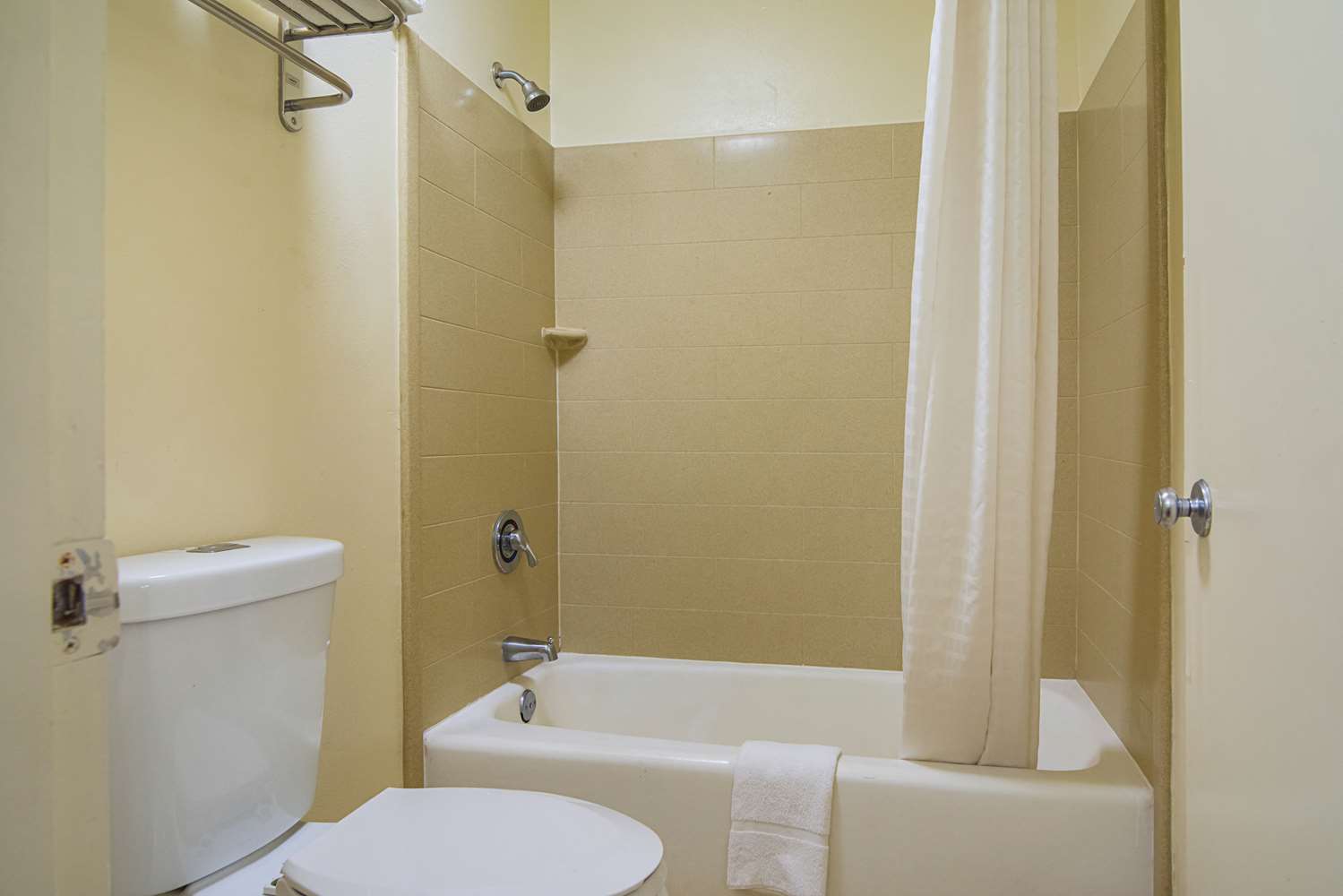 Econo Lodge Research Triangle Park 16/17