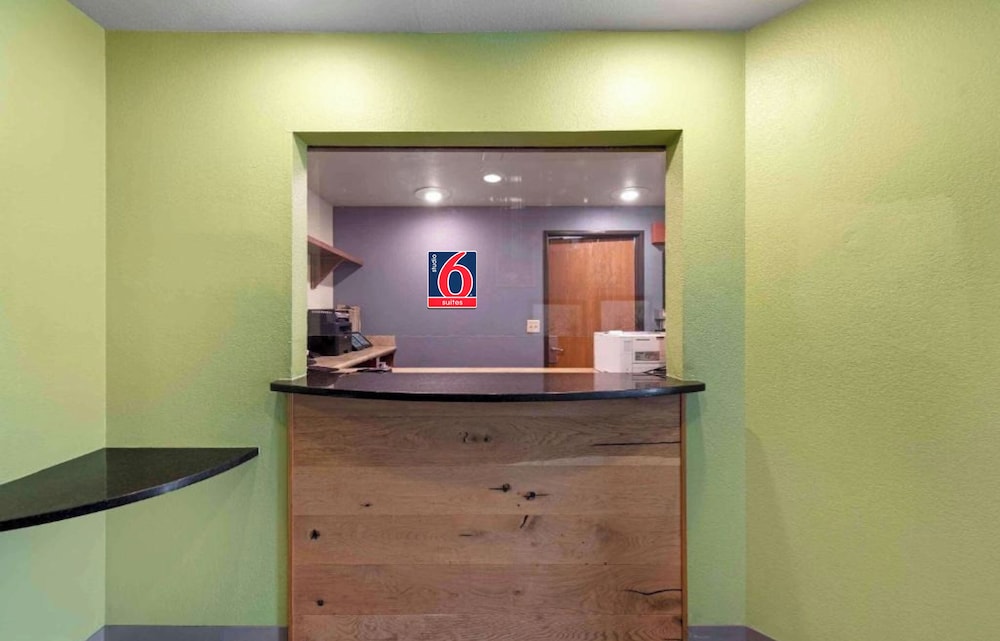 Studio 6 Extended Stay Fishkill Westage Center NY 8/64