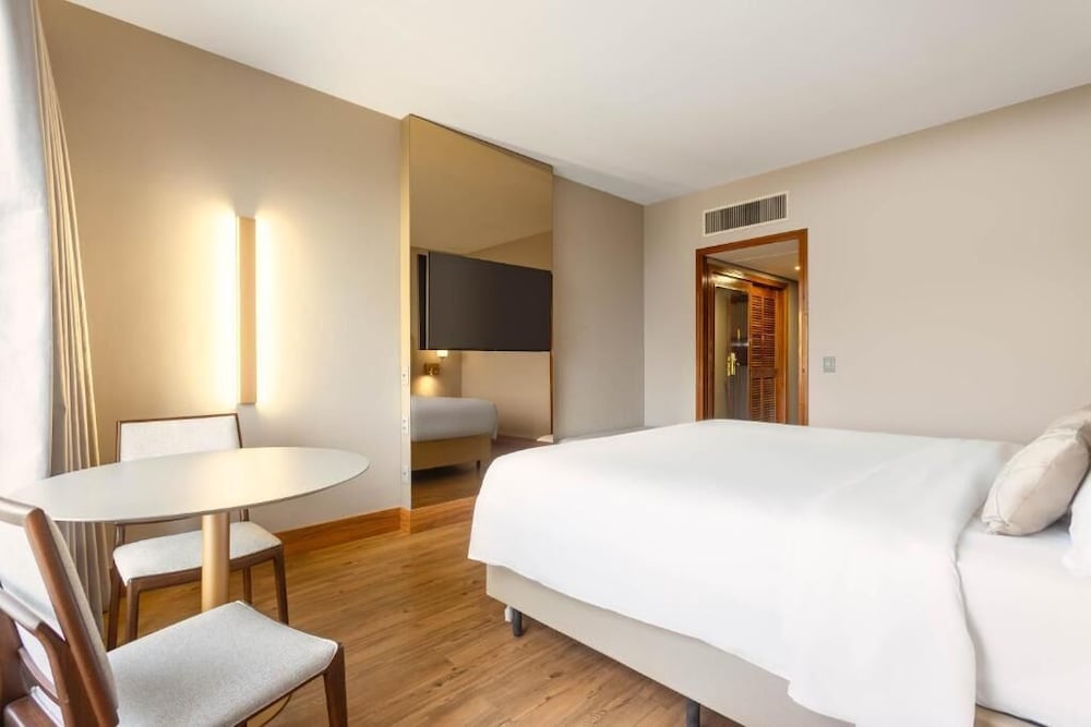 EXECUTIVE, DOUBLE BED