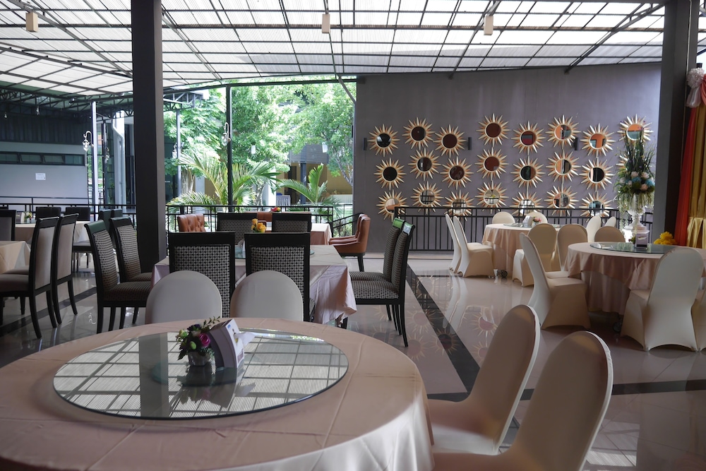 Prelude Hotel 50/69