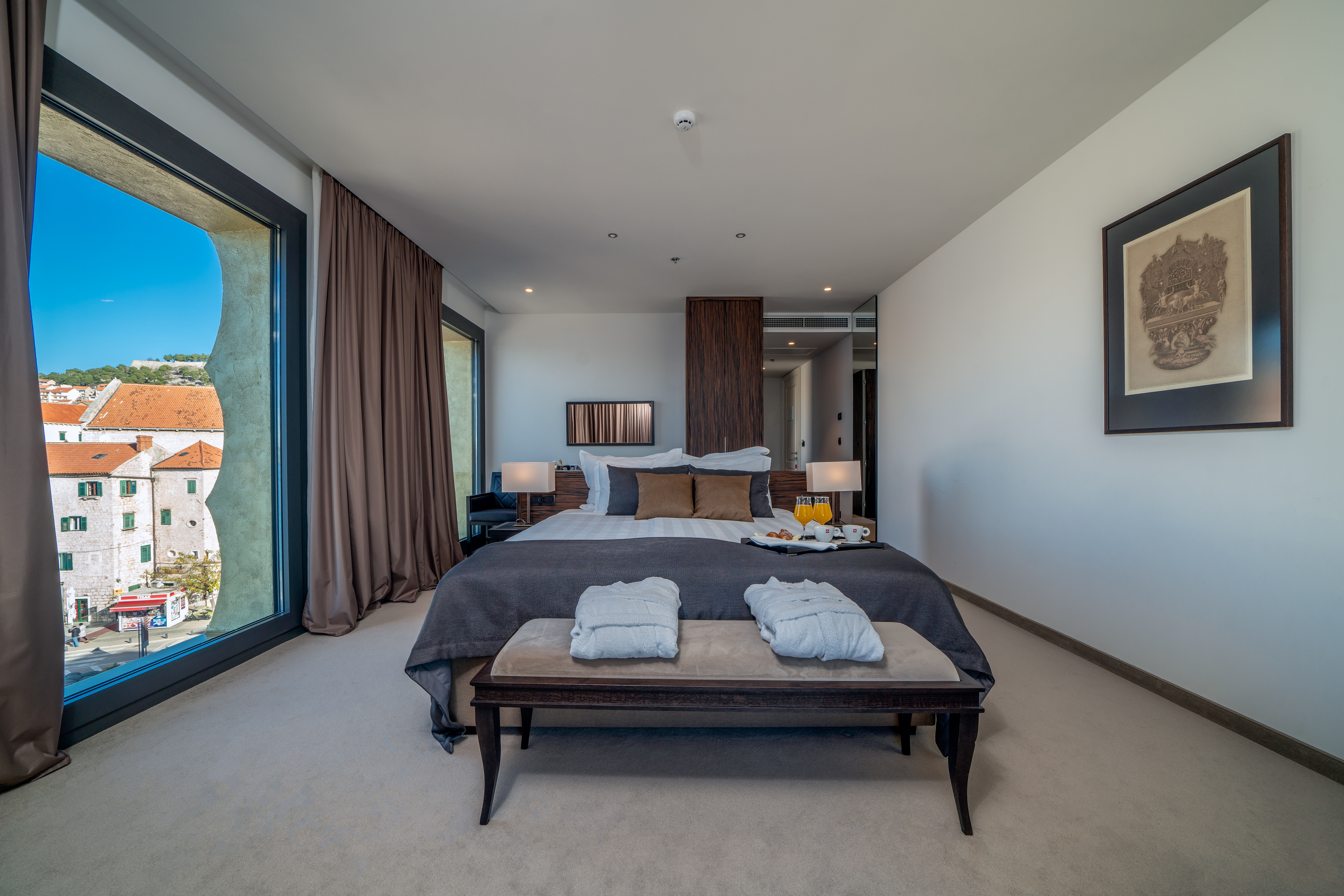 Deluxe, Single, Double Bed, City and Sea View