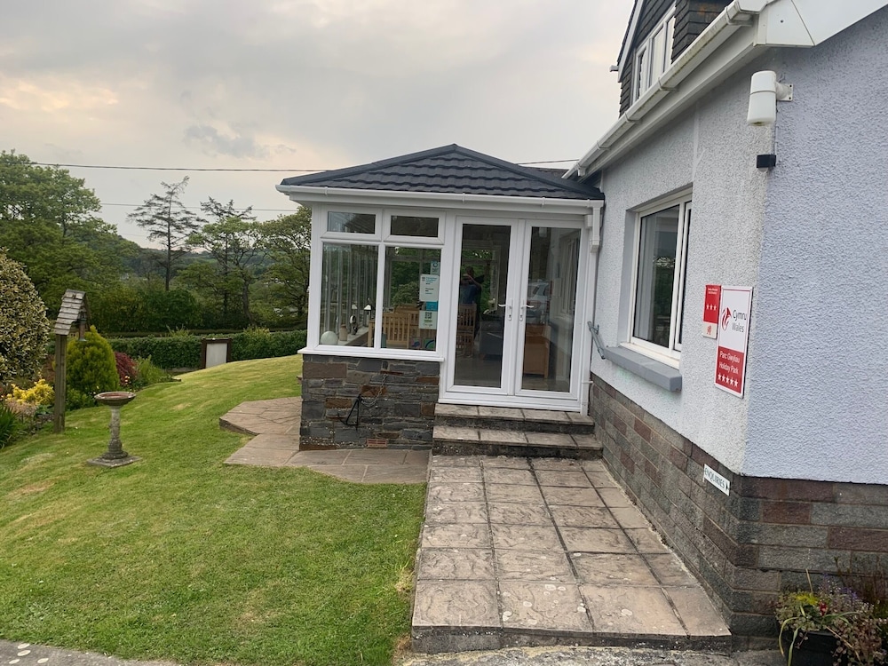 Pinewood B&amp;B 42/50