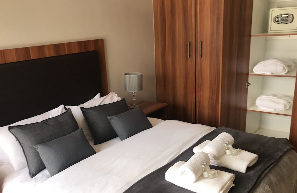 Manor Hills Guest Lodge 9/40