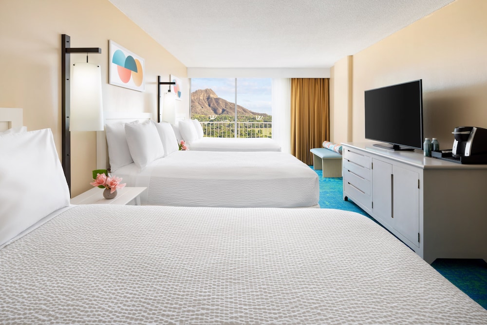 The Twin Fin Hotel 22/65