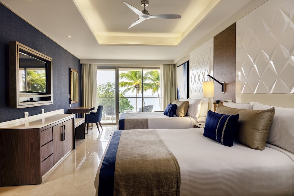 3 Bedrooms, Diamond Club, Chairman, Luxury, Suite, King Bed, 4 Queen Beds, Ocean Front, 2 Sofa، Royalton Grenada, an Autograph Collection All-Inclusive Resort 5/7