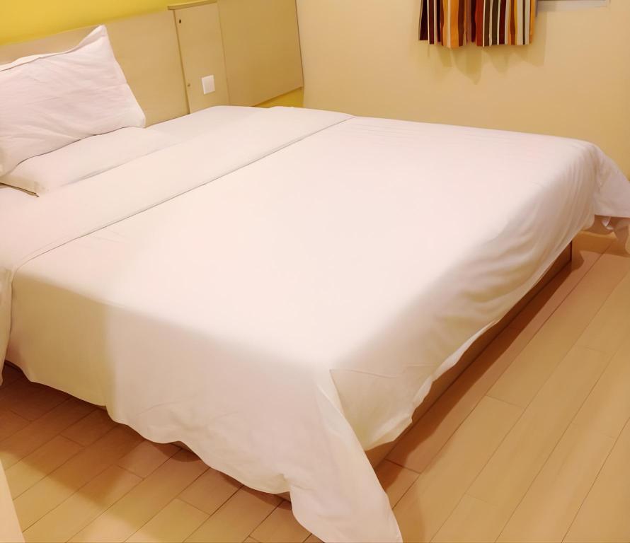 7 Days Inn (Suzhou Amusement Land Xinqu Commercial Street) 35/53
