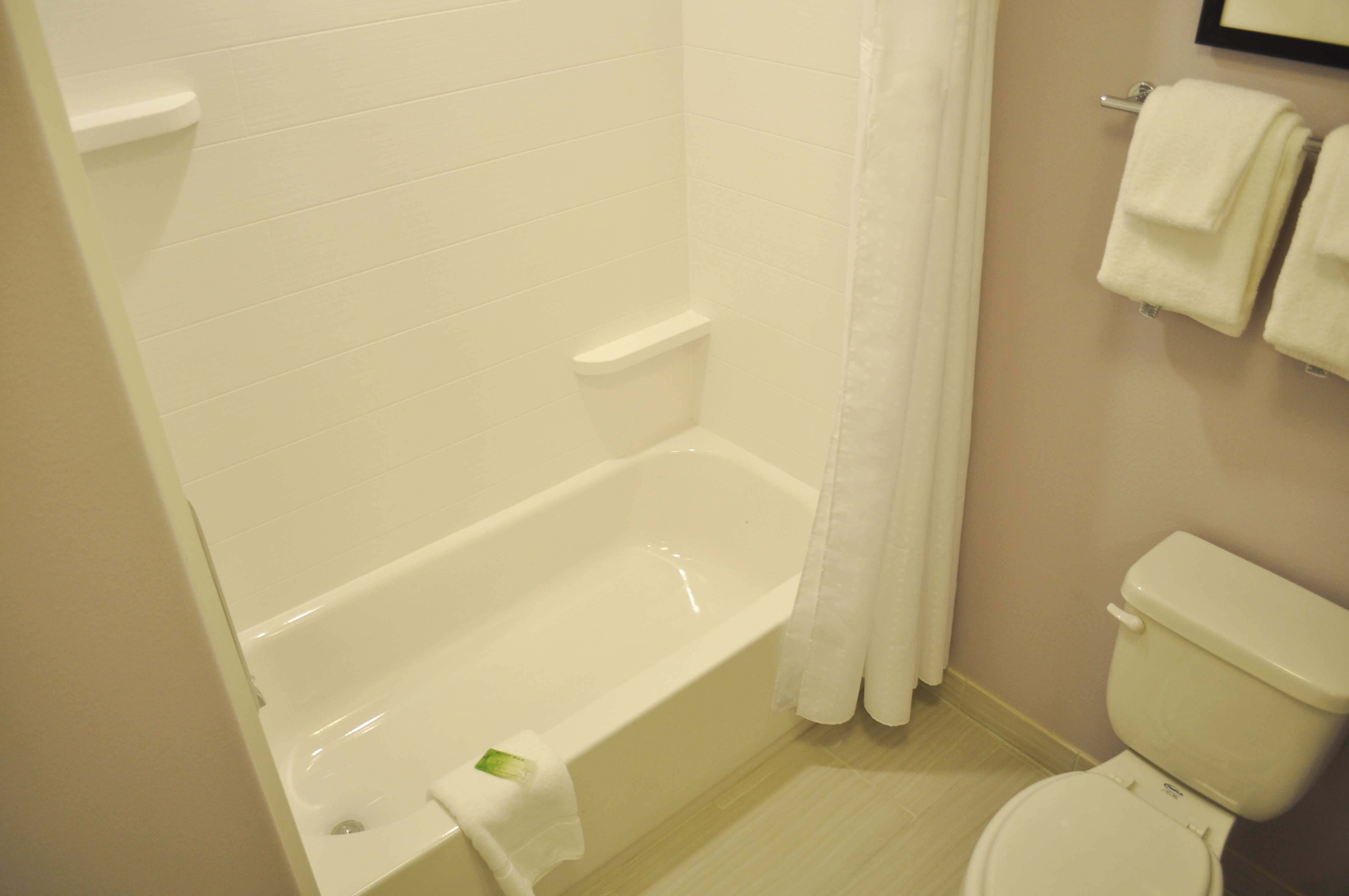 Holiday Inn Express Suites Price 50/51