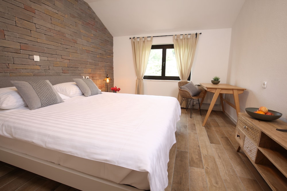 Superior, Queen Bed