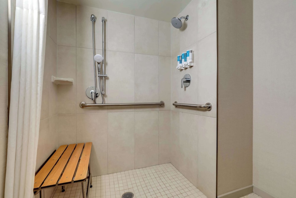 Drury Inn & Suites Charlotte University Place 50/50