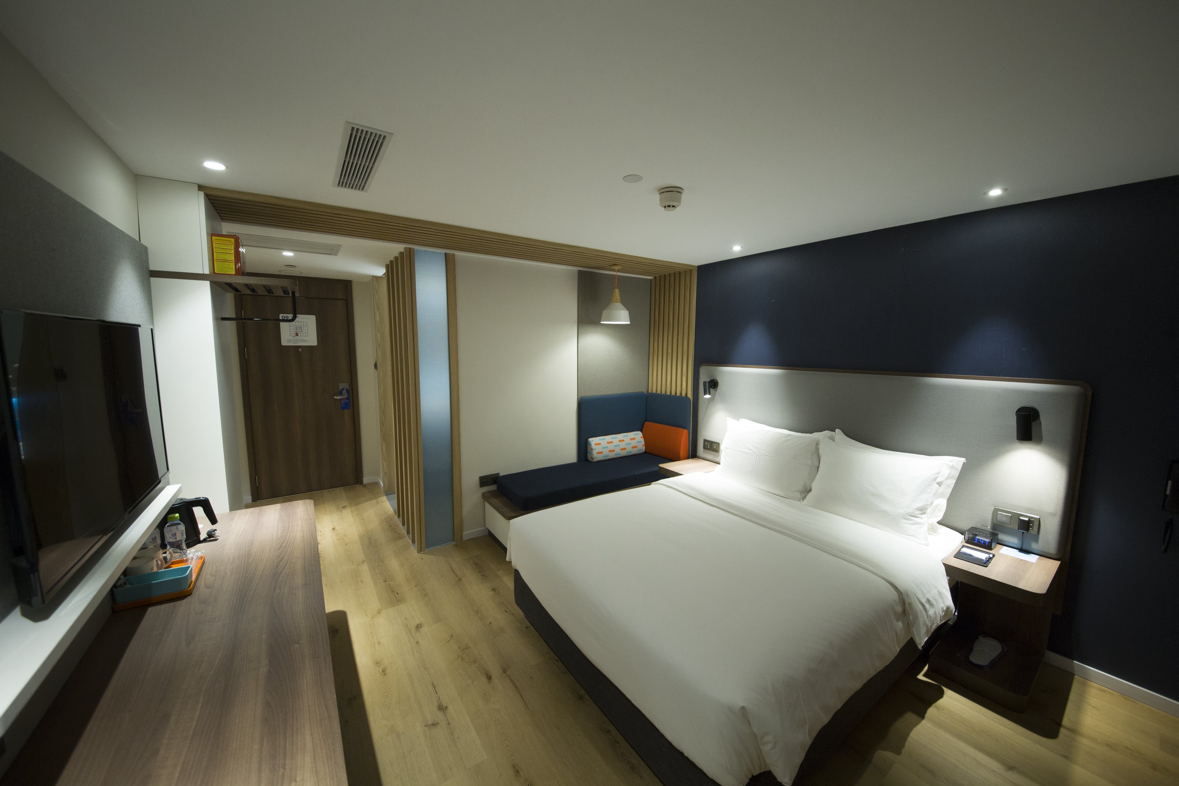 HOLIDAY INN EXPRESS SANYA BAY 16/50