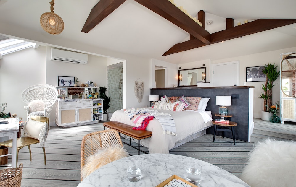 Bungalow, King Bed, Ocean Front، Venice V Hotel 2/9