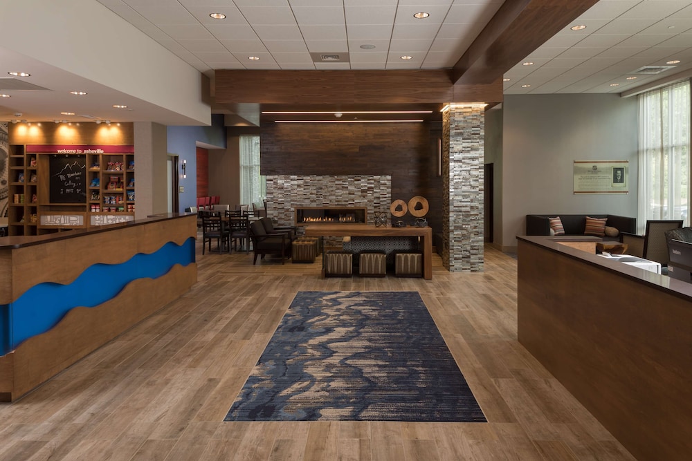 Hampton Inn Suites Asheville Biltmore Village 42/58