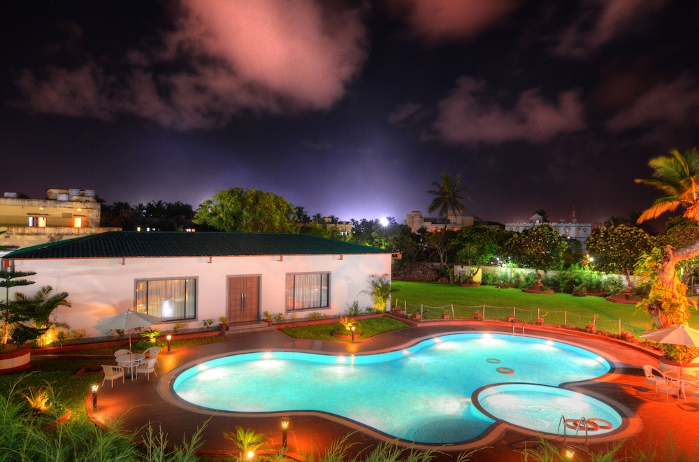 Chanakya Bnr Hotel 46/50