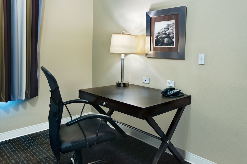 Oxford Suites Silverdale 49/59