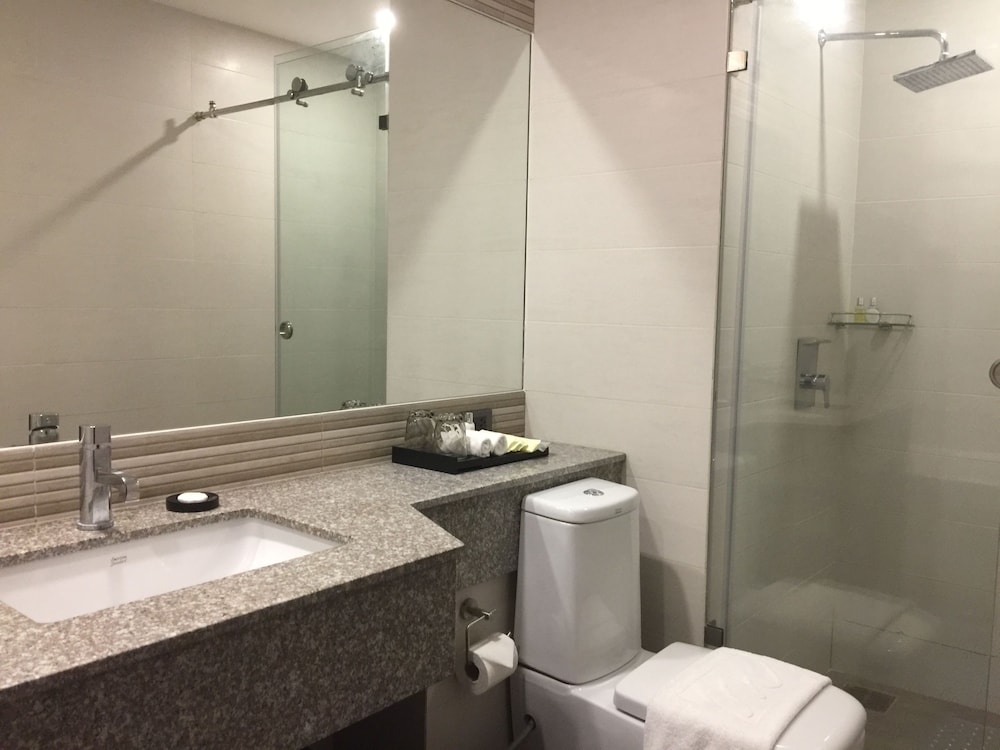 Mezzo Hotel 37/42