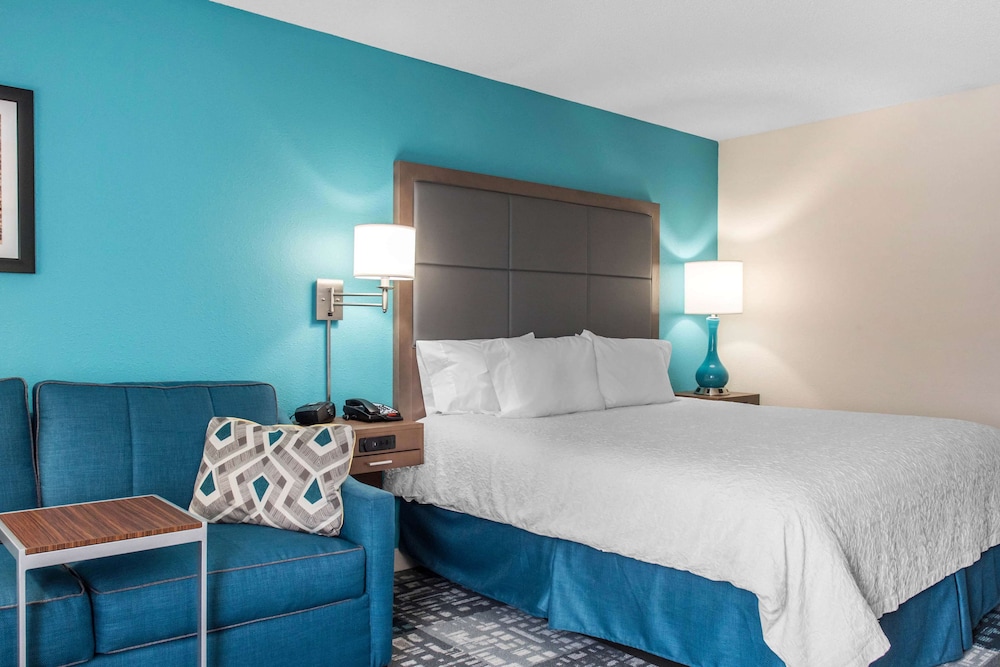 Hampton Inn Douglas 17/50
