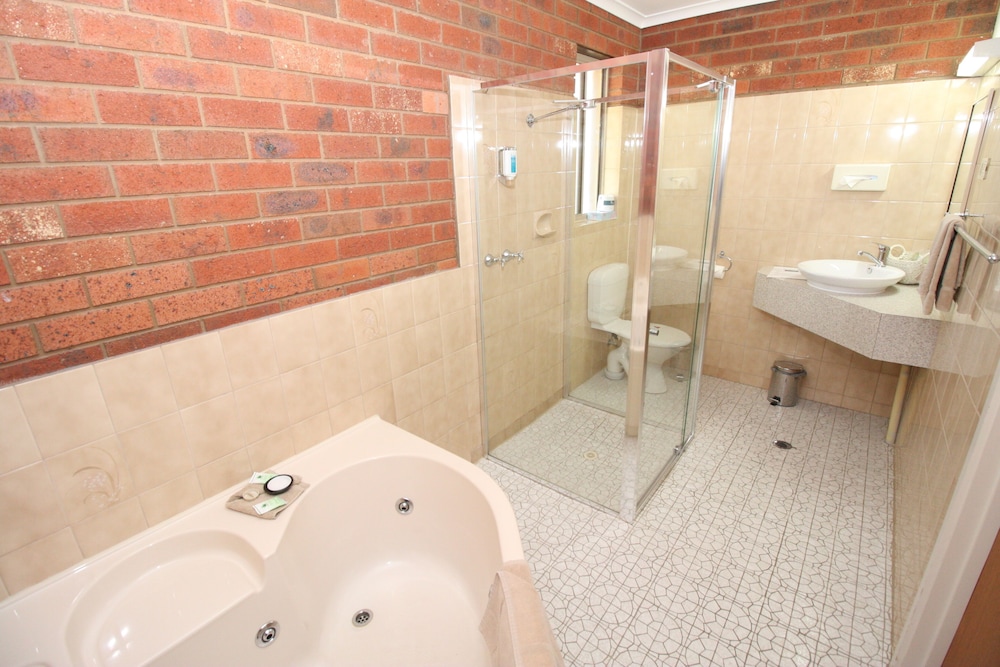 Pevensey Motor Lodge 8/52