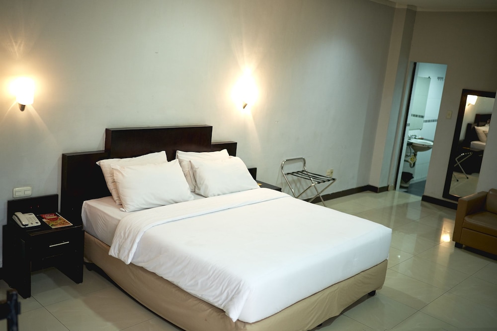 Hotel Celebes 4/22
