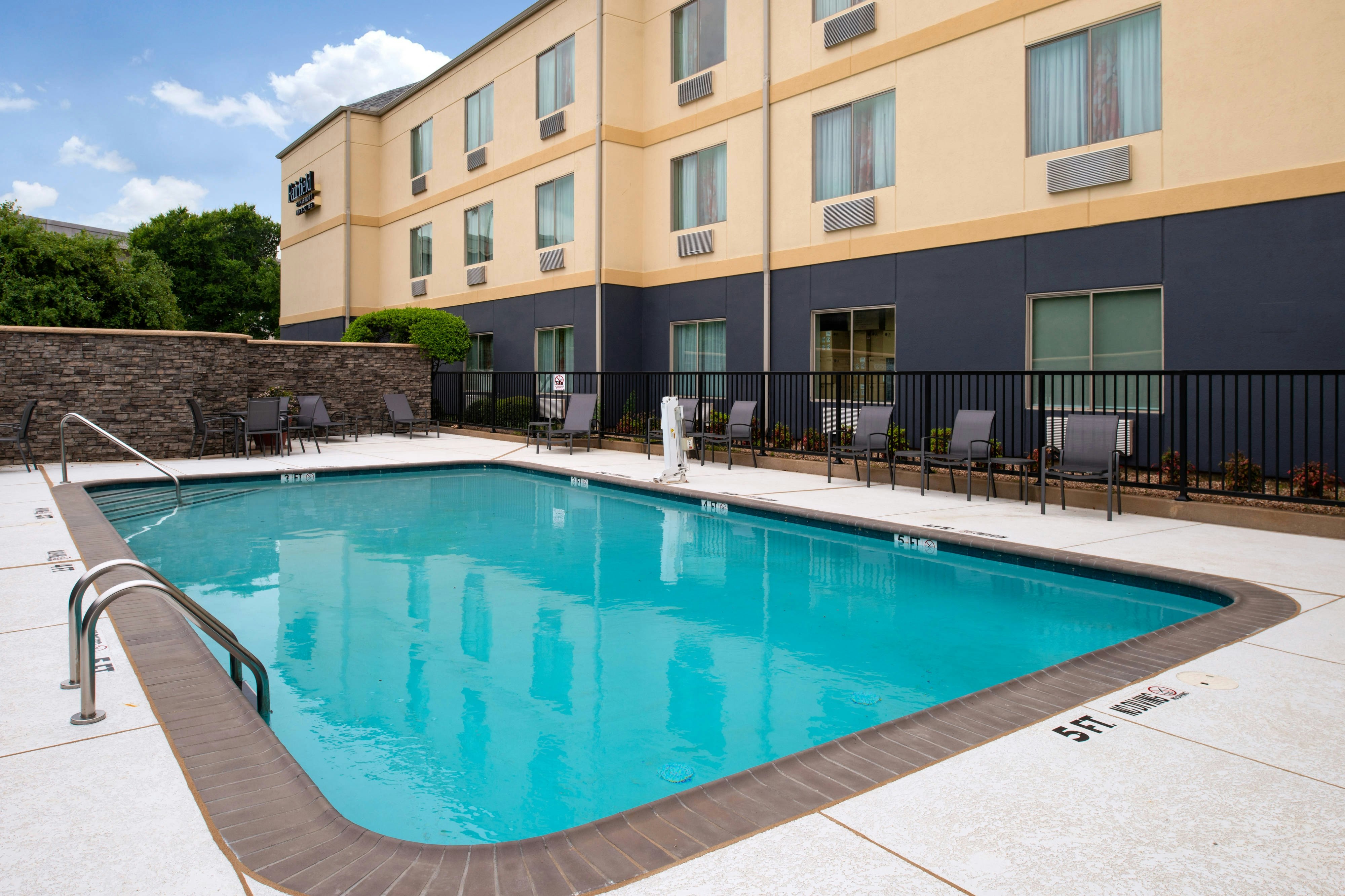 FAIRFIELD INN SUITES BY MARRIOTT ARLINGTON SIX FLAGS