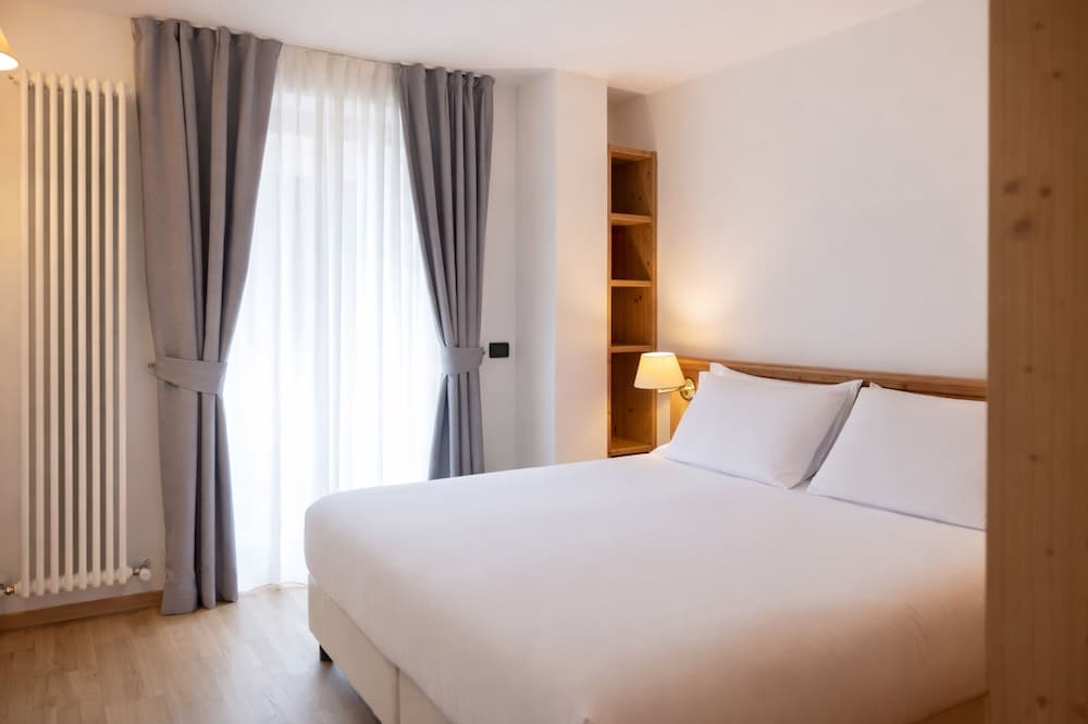 GOLF HOTEL 27/76