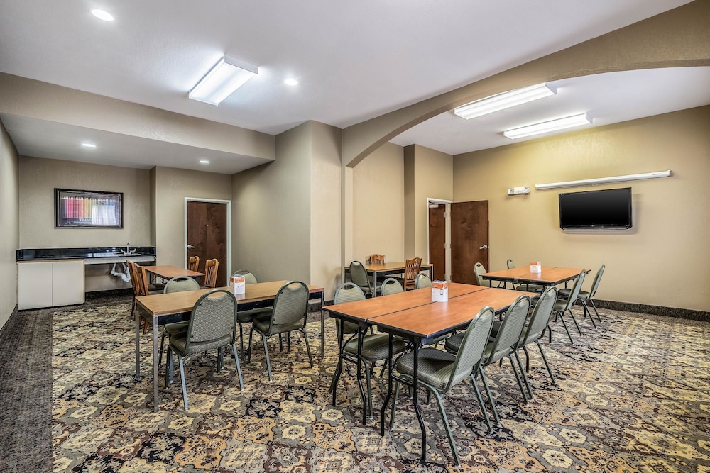 Comfort Suites Near Texas State University 28/32