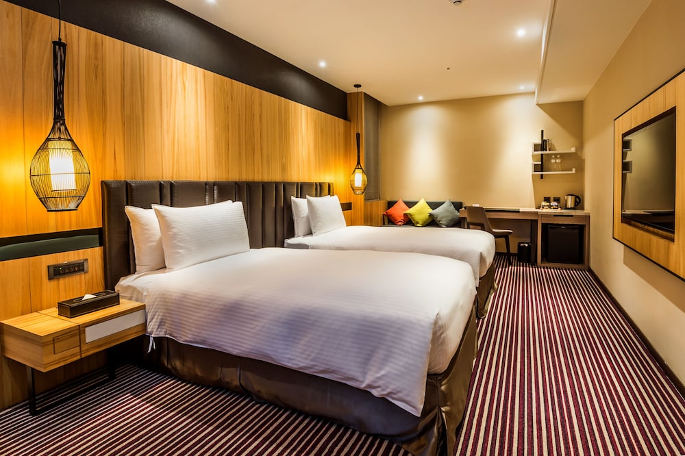 Elite, Twin Beds