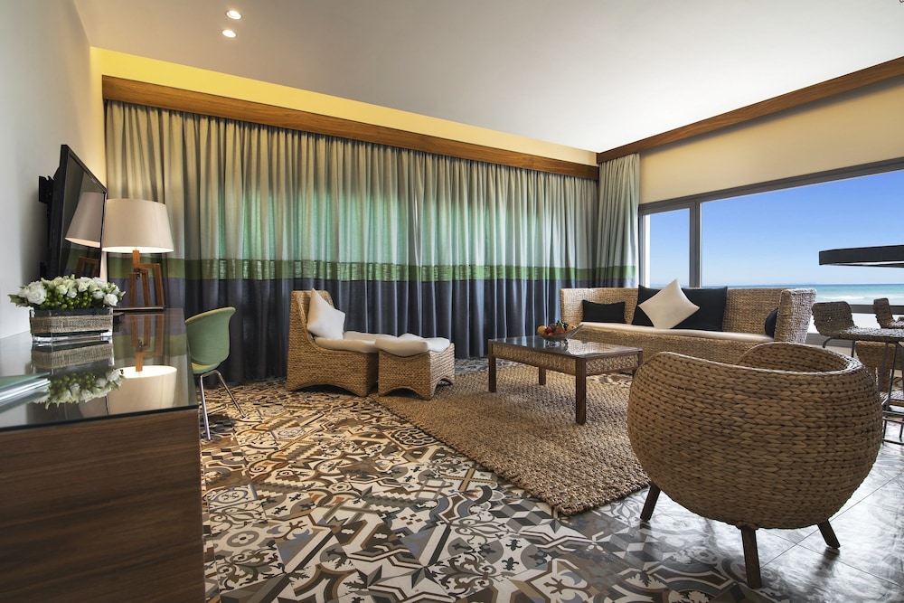 The Palms Beach Hotel And Spa 50/68