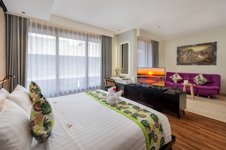 Deluxe, Suite, Pool Access
