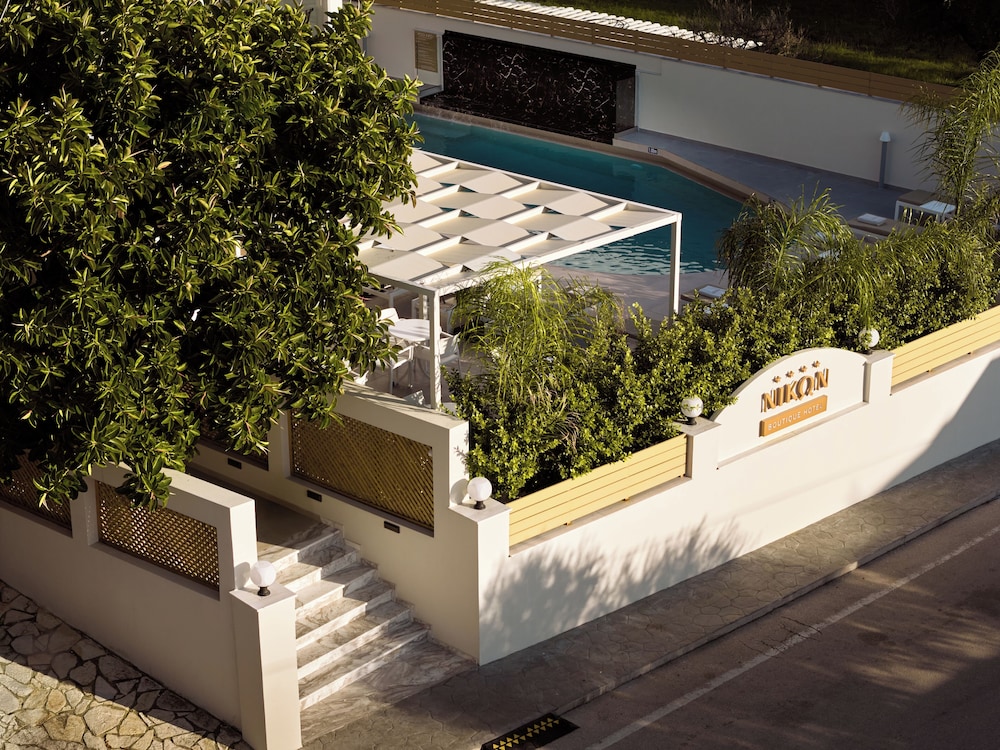 Nikon Boutique Hotel 71/74
