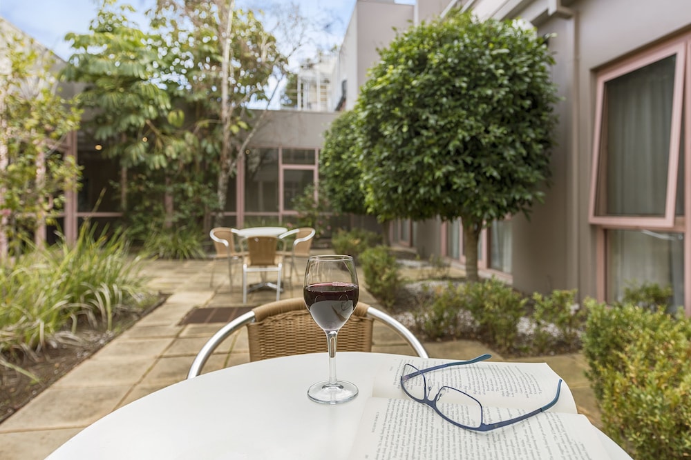 Kimberley Gardens Hotel 62/72