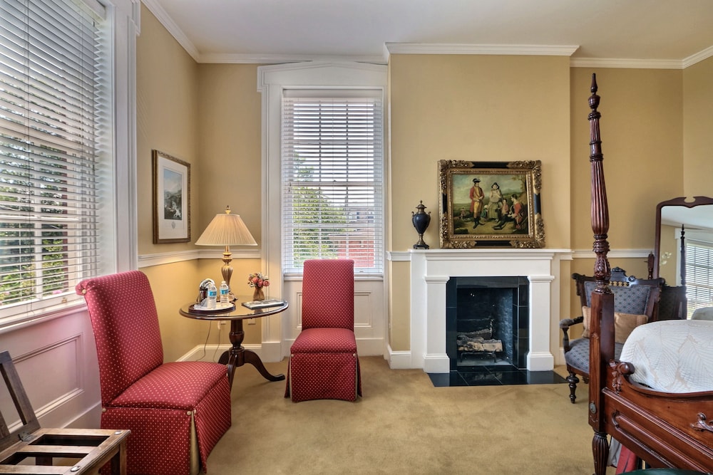 The Presidents Quarters Inn 46/76