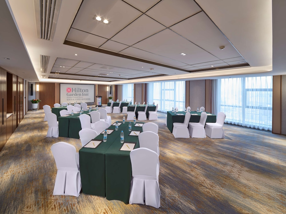 Hilton Garden Inn Jinzhou Central Street 36/44