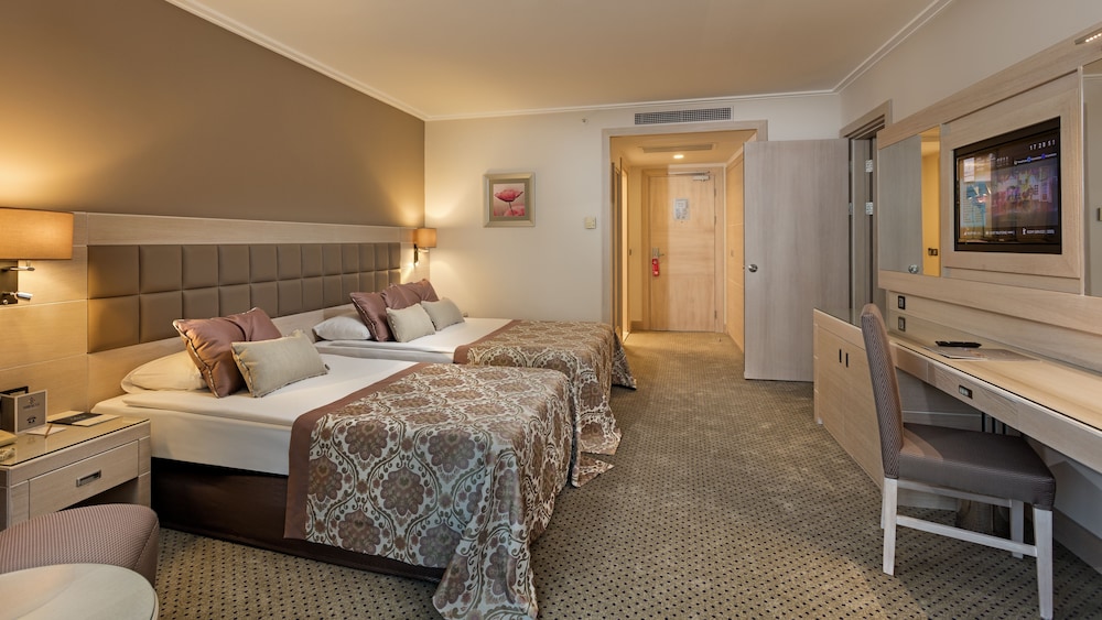 Miracle Resort Hotel 26/72