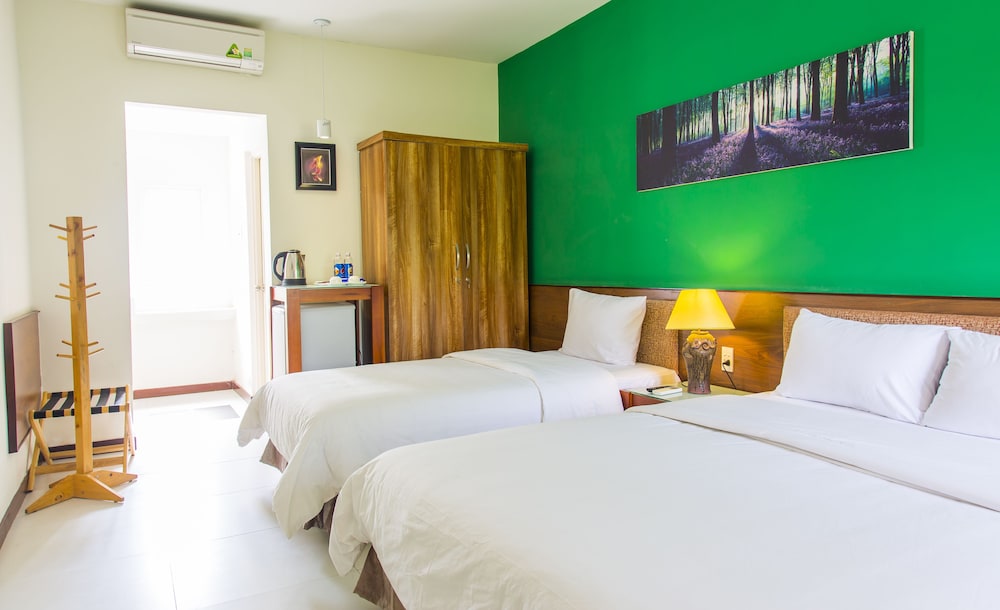 Sai Gon Phong Nha Hotel 5/28