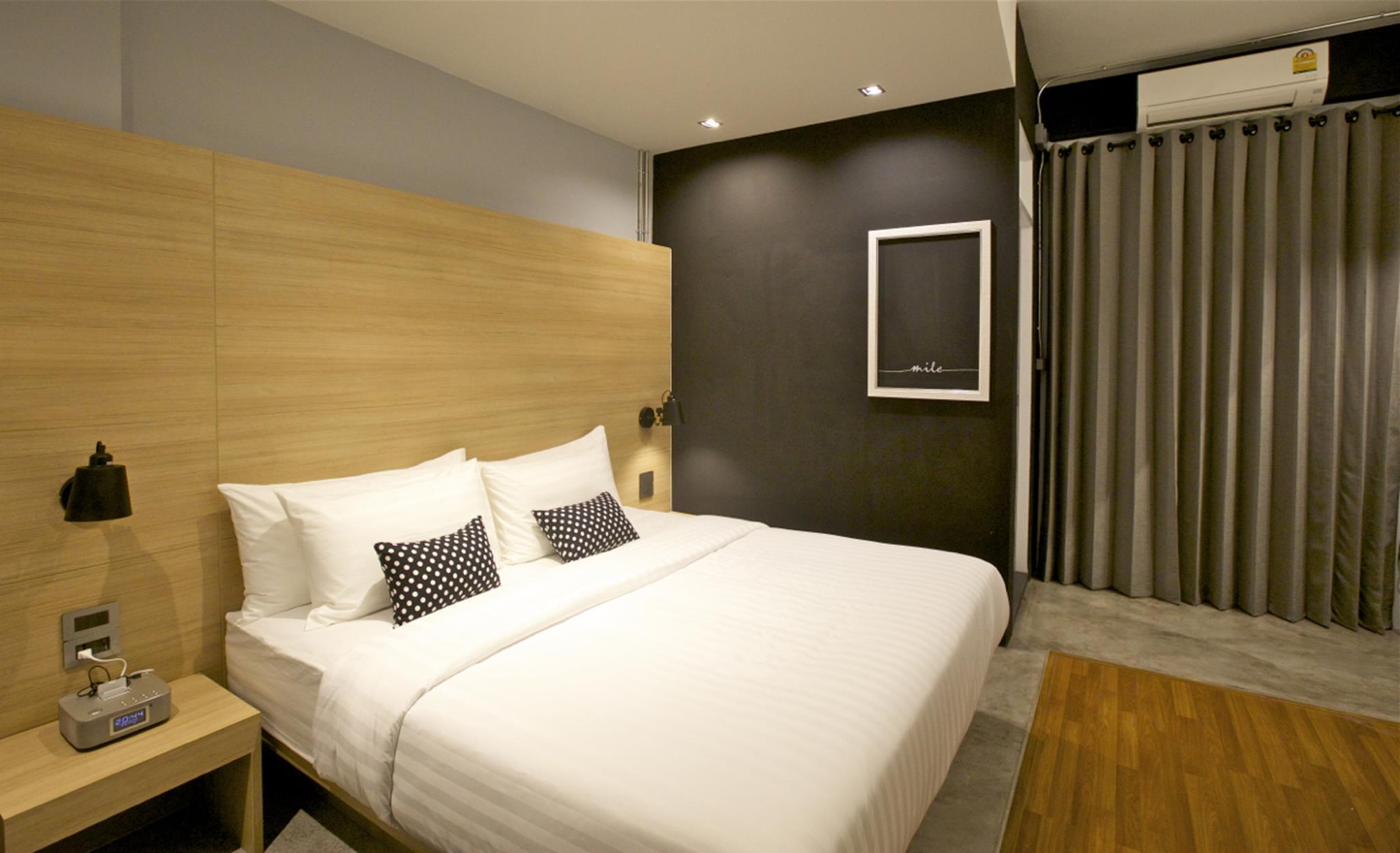 ROOM, KING BED