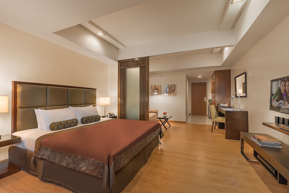 PREMIER, STUDIO, KING BED