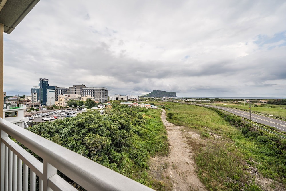 Golden Tulip Jeju Seongsan 58/68