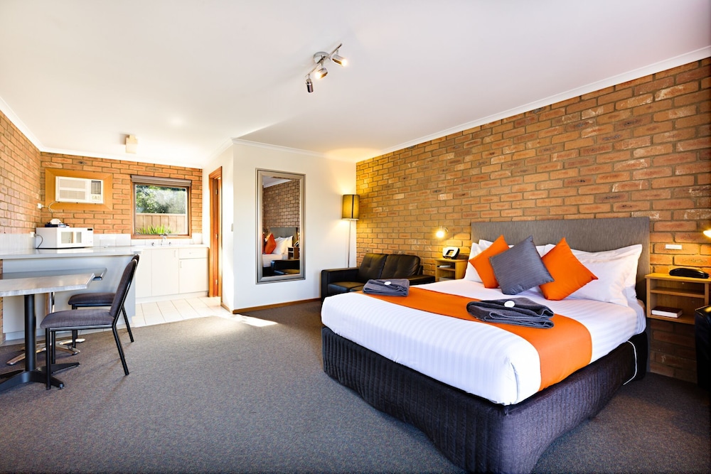 Family Suite, Family, Studio, Double and Twin Beds, Kitchenette