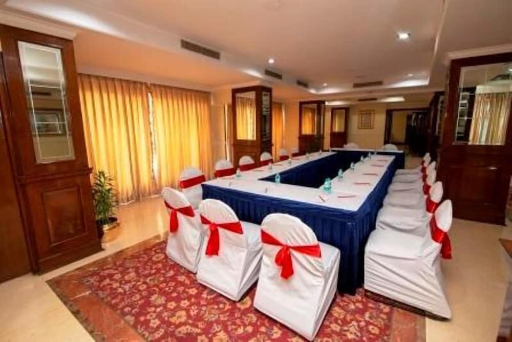 Hotel Dynasty 16/46