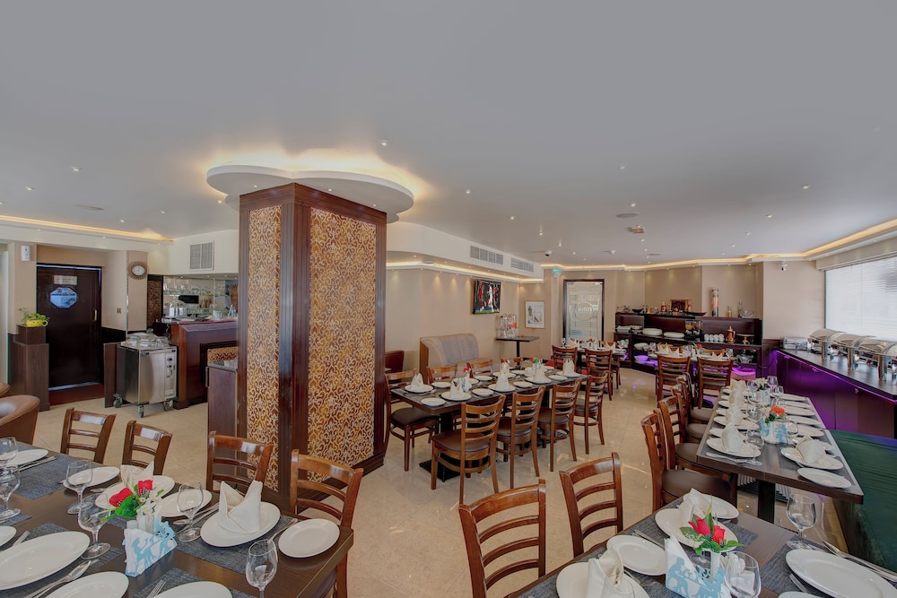 restaurant cafeteria